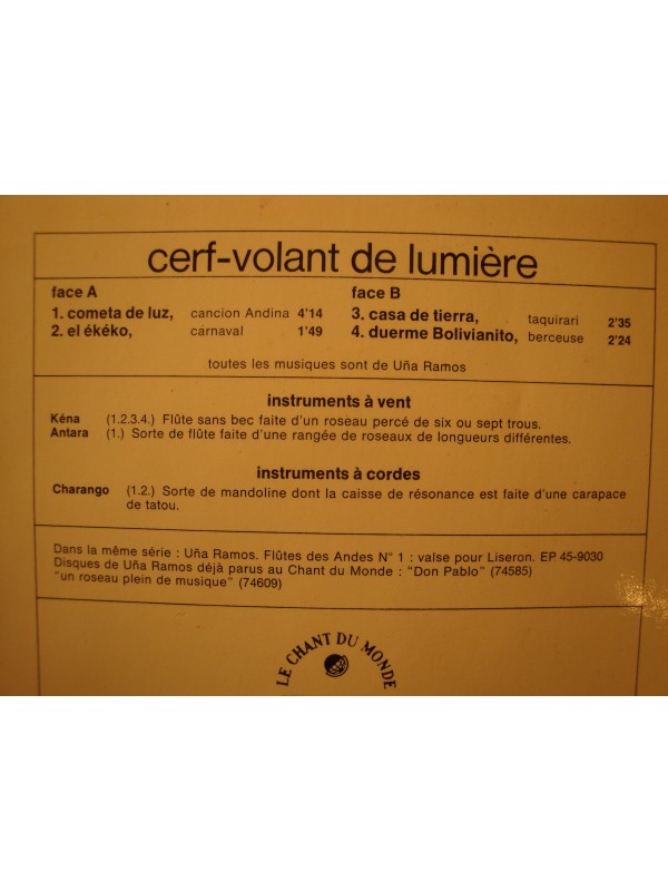 UNA RAMOS cerf-volant de lumière - flûtes des Andes - Antara/Charango EP 